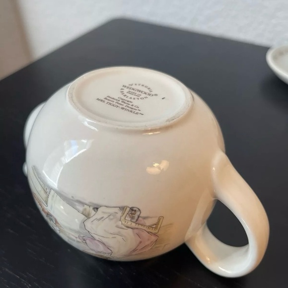 Wedgwood MRS TIGGY WINKLE Miniature Teapot. - Picture 9 of 10